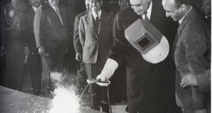 عبد_الناصر_أثناء_افتتاح_الشركة_المصرية_للحديد_والصلب،_1957