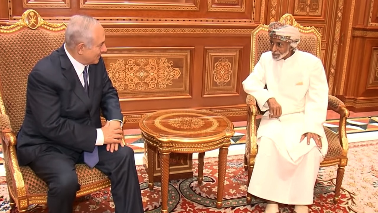 لقاء رئيس الوزراء الإسرائيلي بنيامين نتنياهو بالسلطان قابوس في سلطنة عمان