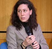 أميليا سميث شوهدت في مؤتمر "القدس: تقنين الاحتلال" الذي وضعته مراقبي الشرق الأوسط في لندن ، المملكة المتحدة في 3 مارس 2018 [جيهان الفار / ميدل إيست مونيتور]