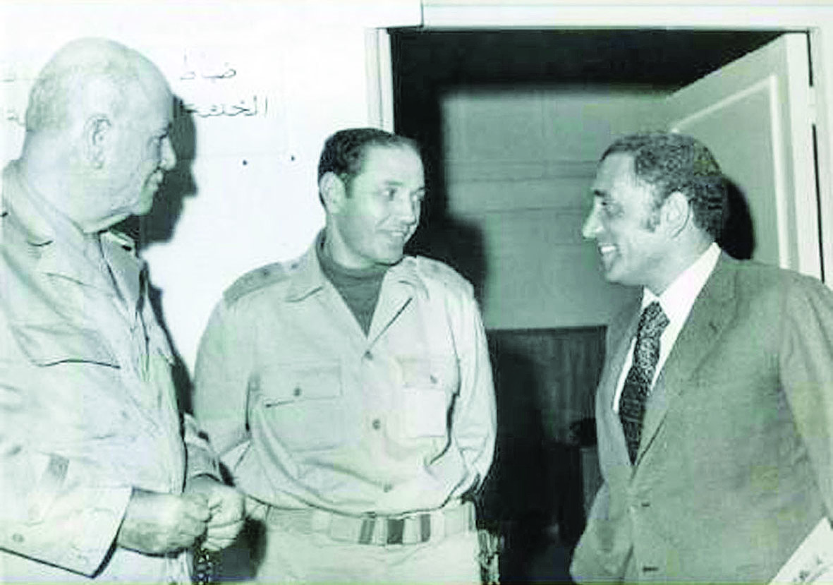 هيكل والشاذلي والمشير أحمد إسماعيل وزير الحربية أثناء حرب أكتوبر