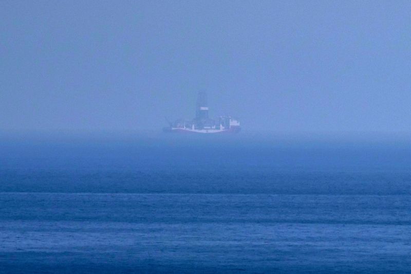 تعتبر سفينة يافوز التركية ، التي شوهدت من شاطئ جمهورية شمال قبرص التركية التي أعلنت نفسها بنفسها ، واحدة من عدة عمليات تعمل في المياه القبرصية ، مما أثار توبيخًا من الاتحاد الأوروبي.